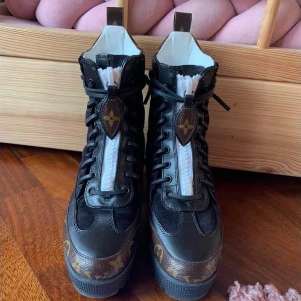 Authentic Louis Vuitton Laureate platform desert boot.